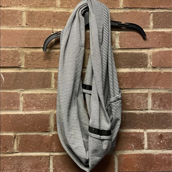 ✨Lululemon Striped Vinyasa Scarf - Picture 2 of 4